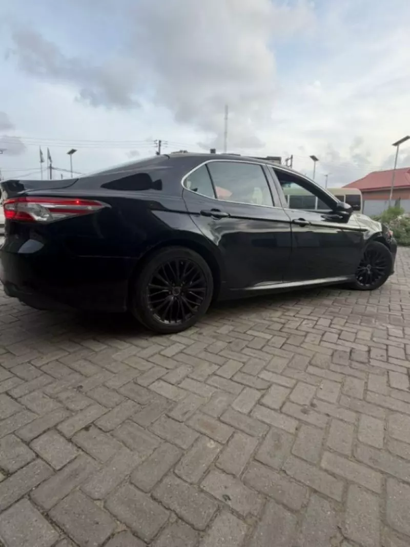 TOYOTA Camry - 2018