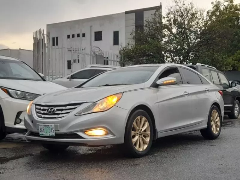 Hyundai Sonata   - 2012