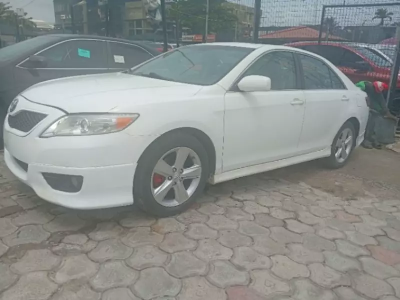 TOYOTA camry - 2010