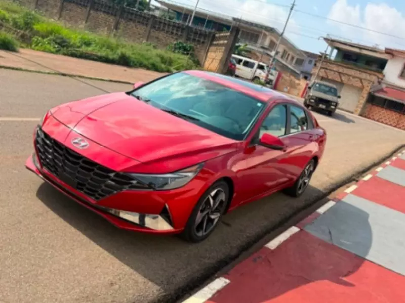 Hyundai Elantra   - 2023
