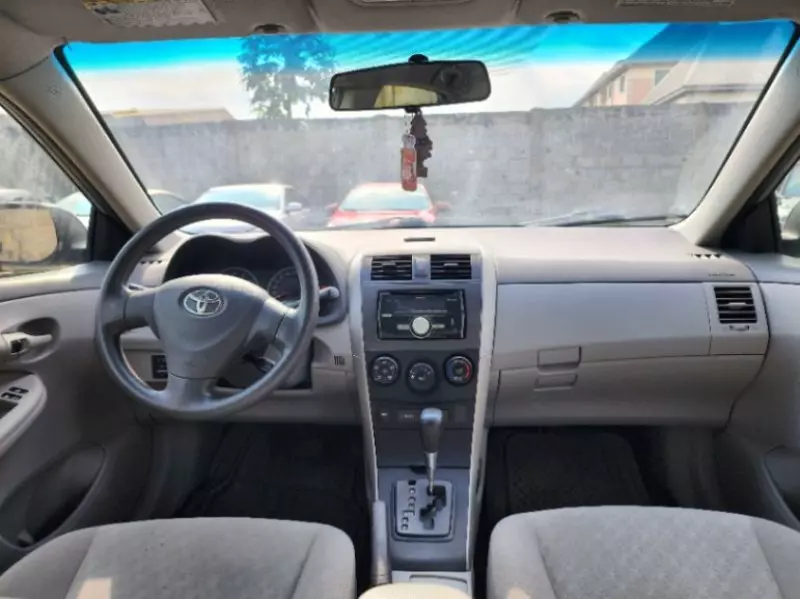 Toyota Corolla   - 2009