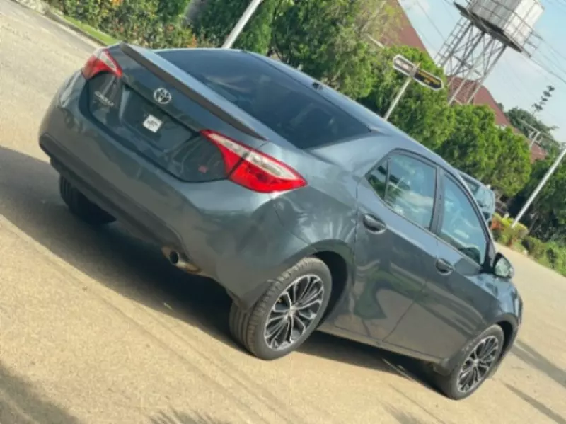 TOYOTA Corolla   - 2015