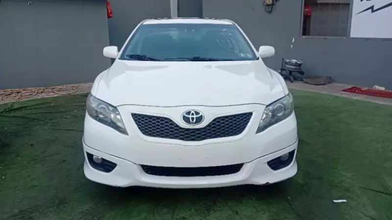 Toyota Camry   - 2011
