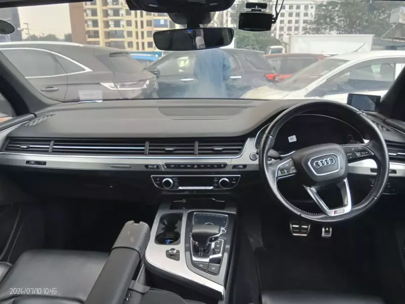 Audi Q7   - 2016