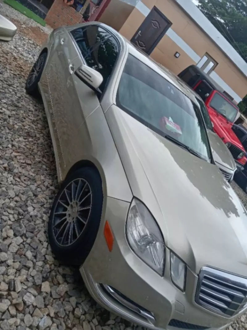Mercedes-Benz E350   - 2010