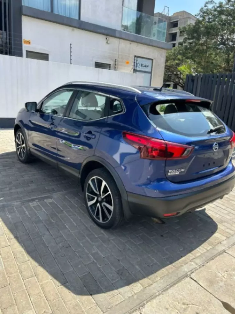 Nissan Rogue   - 2022