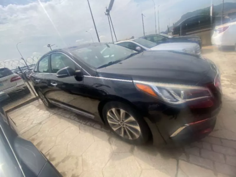 Hyundai Sonata   - 2015