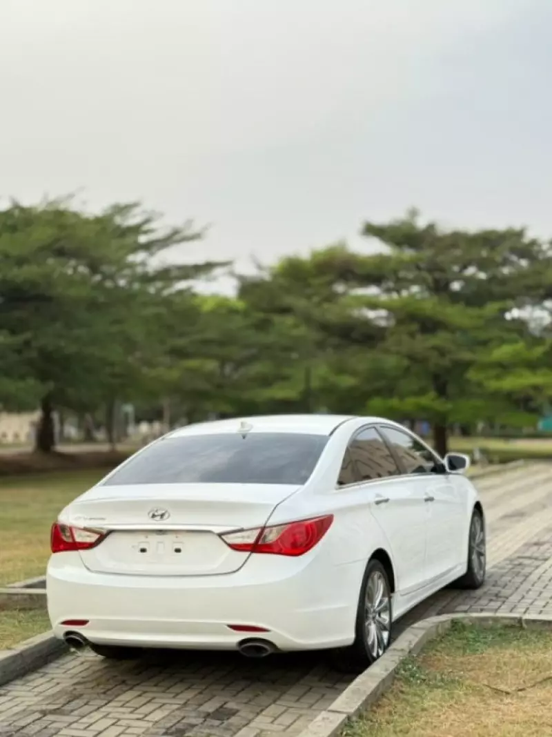 Hyundai Sonata   - 2013