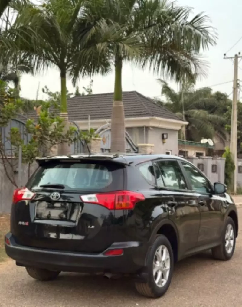 Toyota RAV 4   - 2015