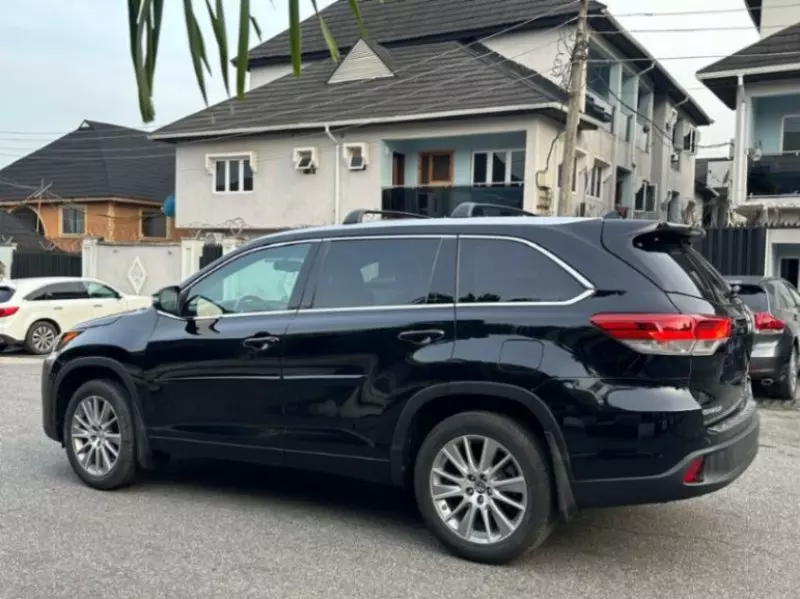 Toyota Highlander   - 2015