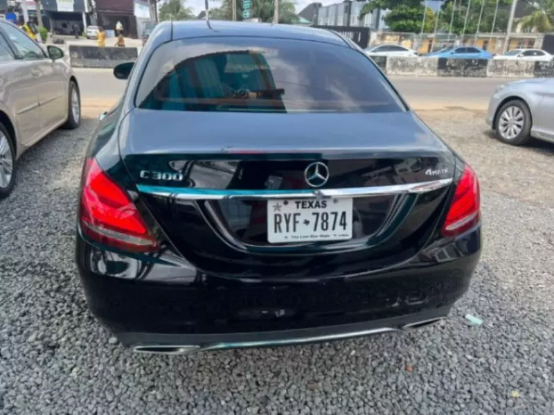 Mercedes-Benz C 300 - 2015