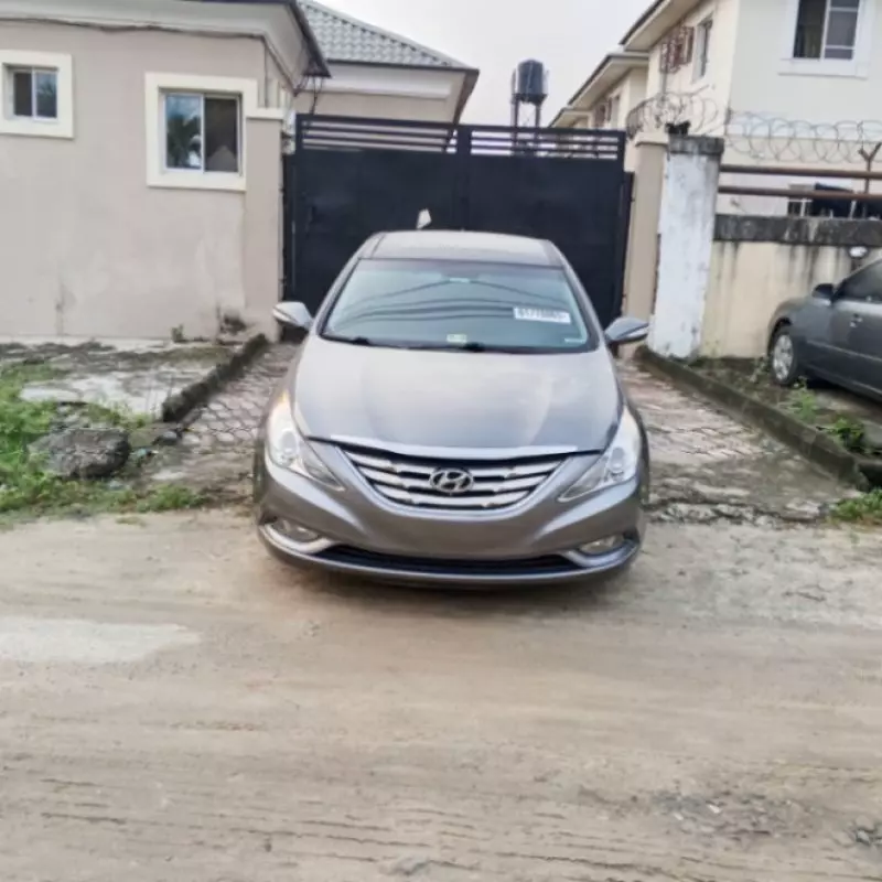Hyundai Sonata   - 2013