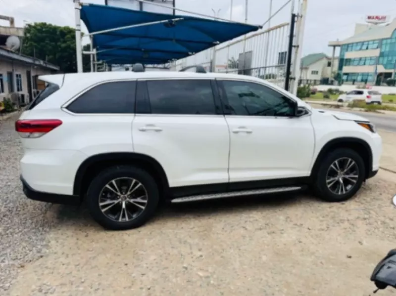 Toyota Highlander   - 2019
