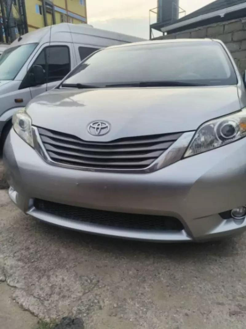 TOYOTA Sienna   - 2014