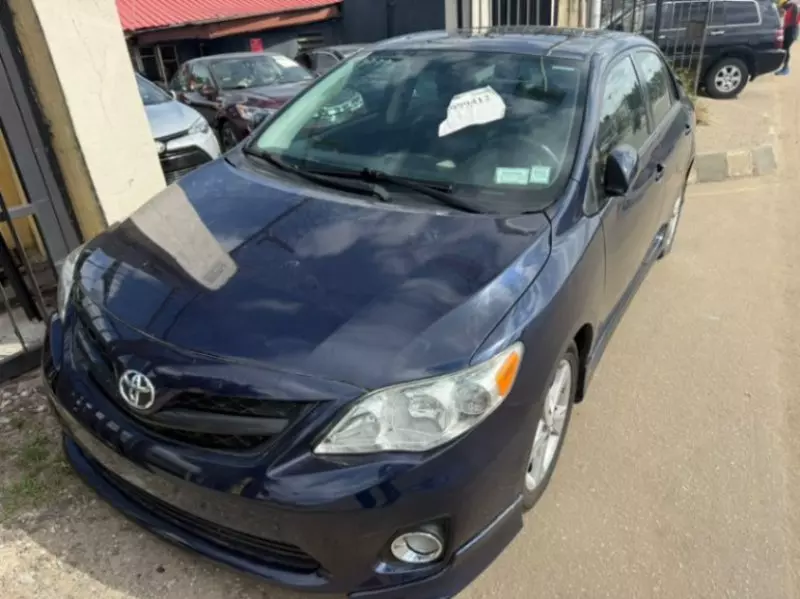 TOYOTA Corolla - 2011