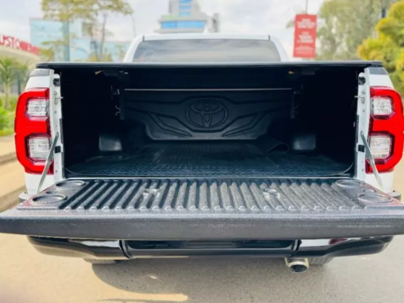Toyota Hilux    - 2022