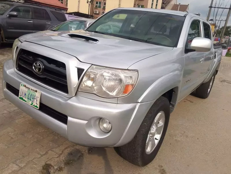 Toyota Tacoma   - 2005