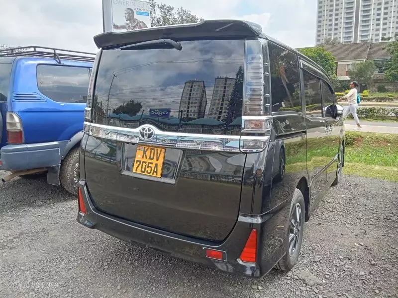 TOYOTA Voxy    - 2018