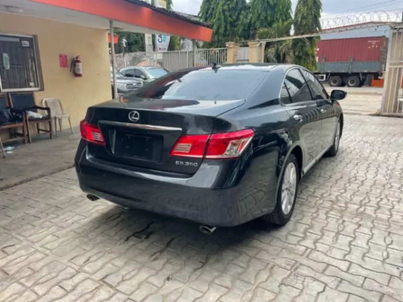 Lexus ES   - 2011