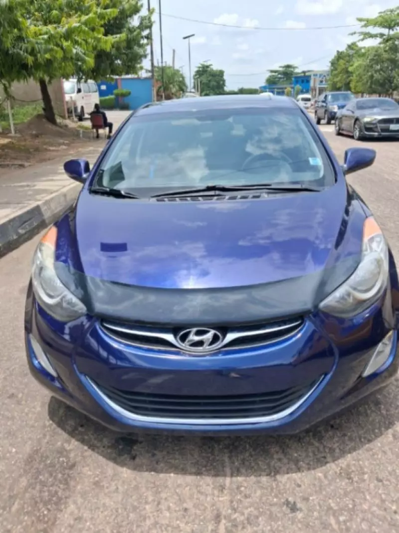 Hyundai Elantra   - 2011