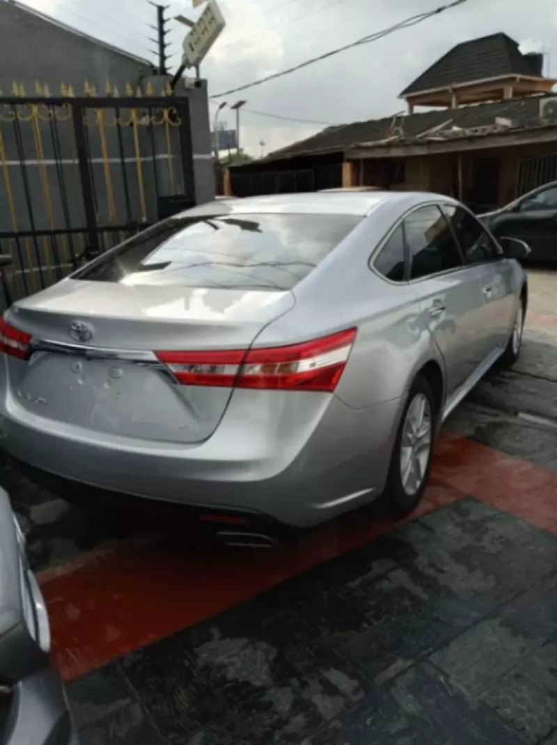 Toyota Avalon   - 2014