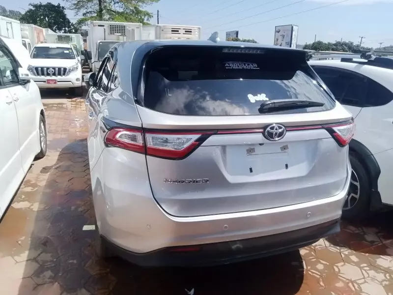Toyota Harrier   - 2017