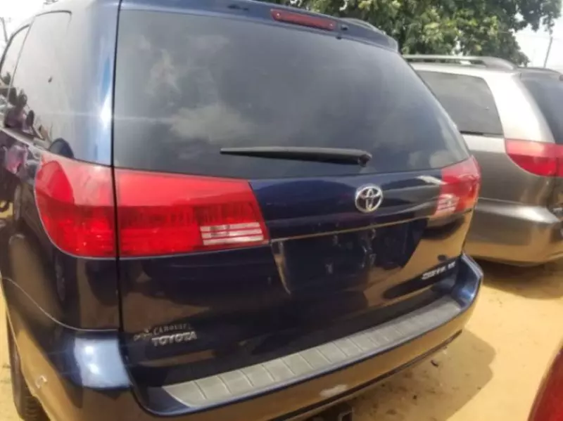 Toyota Sienna   - 2006