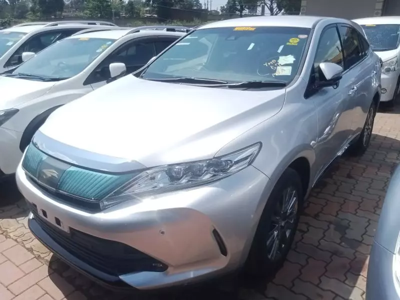 Toyota Harrier   - 2017