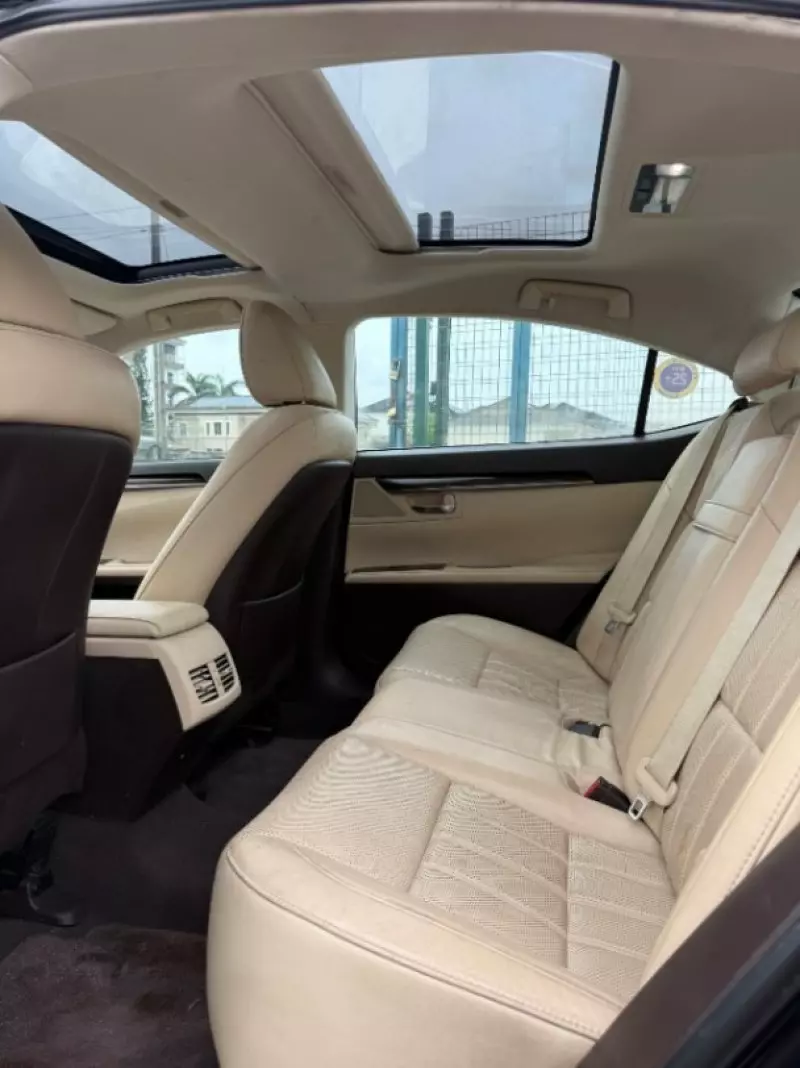 Lexus ES   - 2016