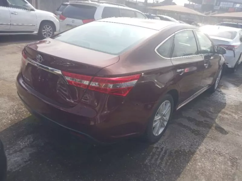 Toyota Avalon   - 2014
