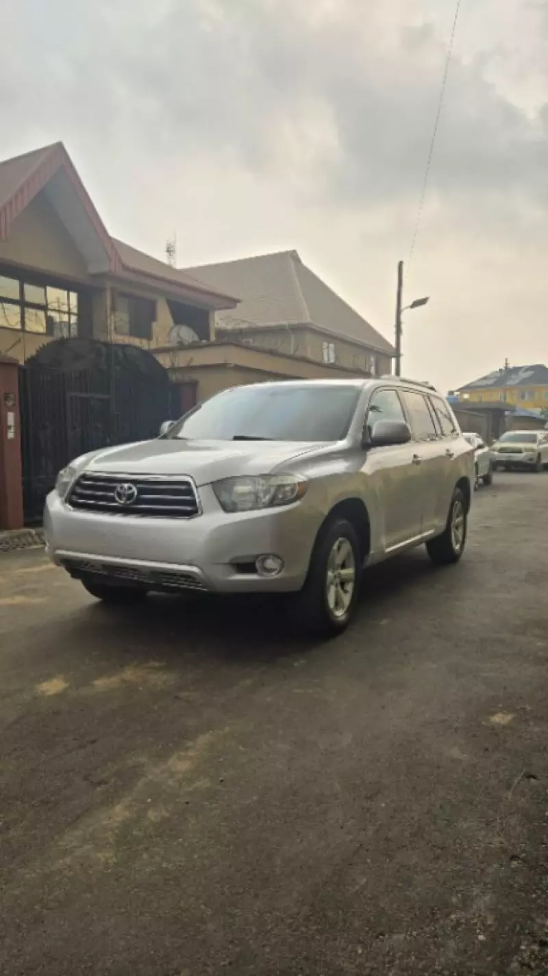 Toyota Highlander   - 2010