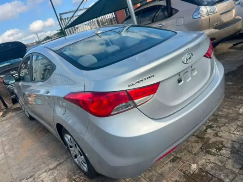 Hyundai Elantra   - 2013