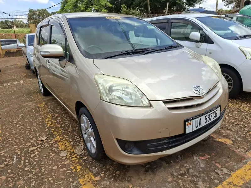 Toyota Passo Sette   - 2010