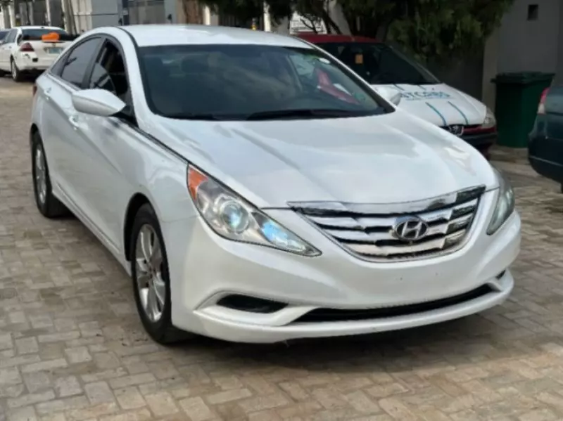 Hyundai Sonata   - 2013