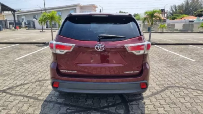 Toyota Highlander   - 2014