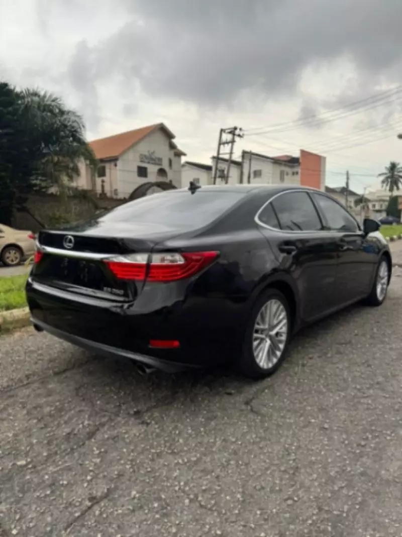 Lexus ES   - 2014