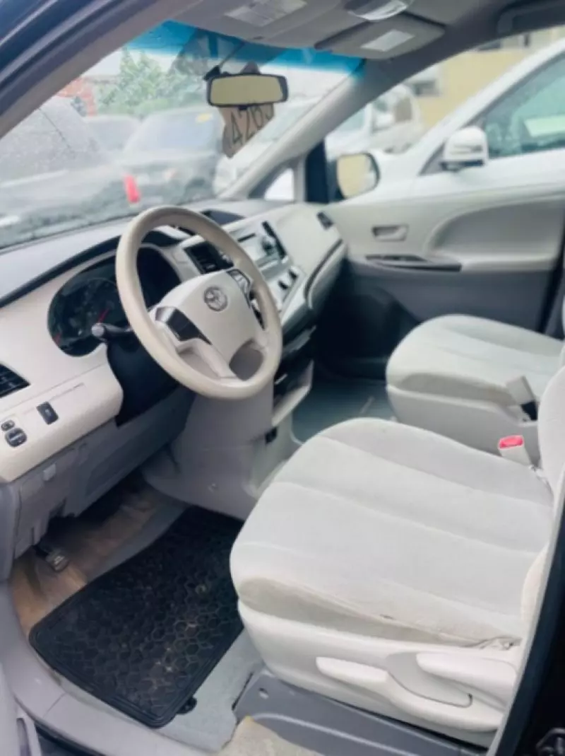 Toyota Sienna   - 2013