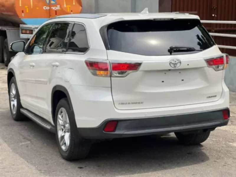 Toyota Highlander   - 2016