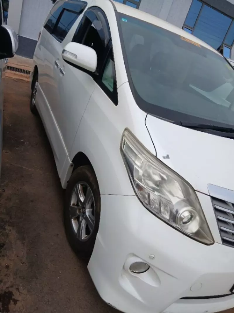 Toyota Alphard   - 2010