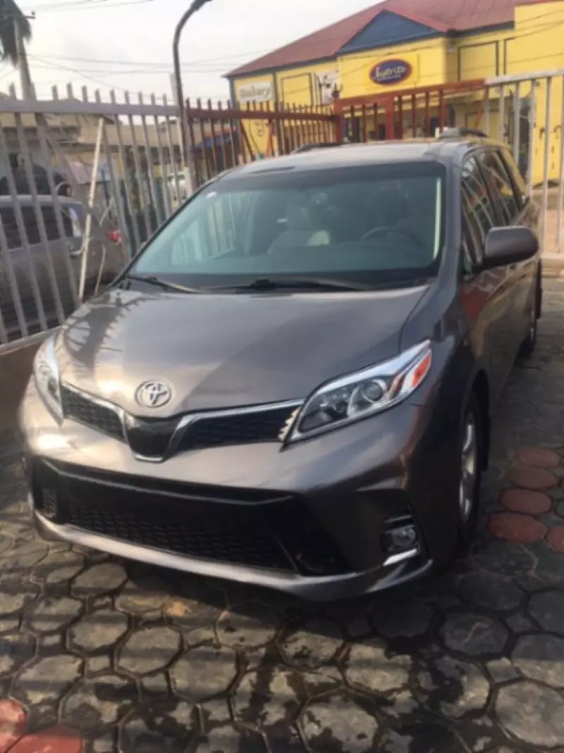 Toyota Sienna - 2018