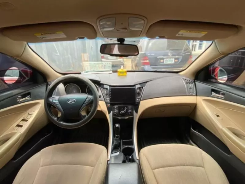 Hyundai Sonata   - 2012