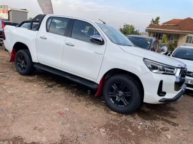 Toyota Hilux   - 2020