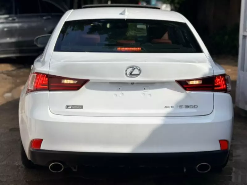 Lexus IS   - 2016