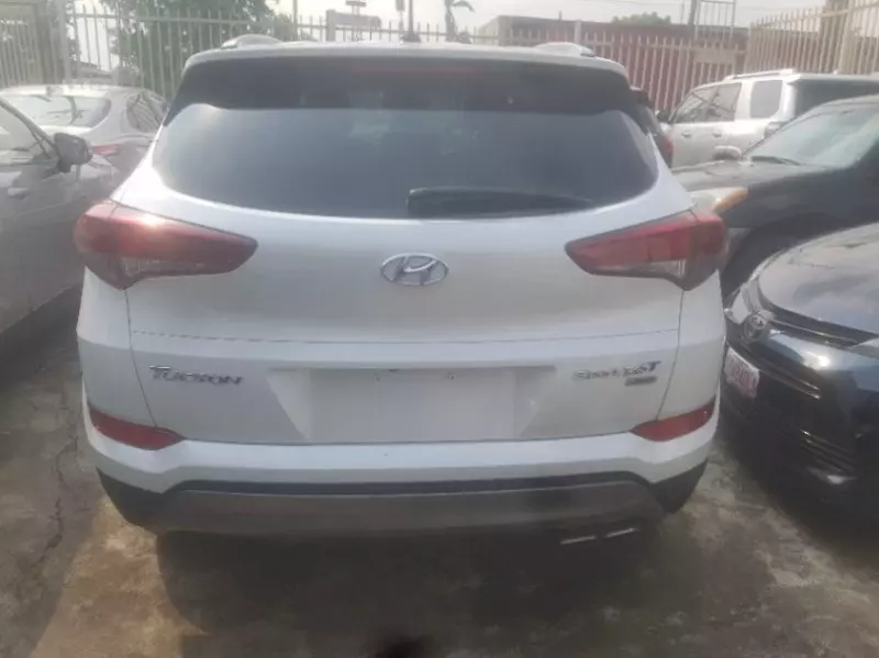 Hyundai Tucson   - 2016