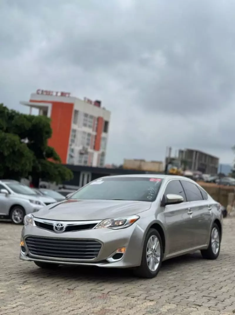 Toyota Avalon   - 2013
