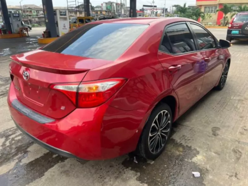 Toyota Corolla   - 2015