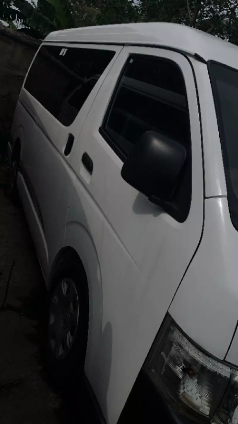 TOYOTA Hiace - 2016