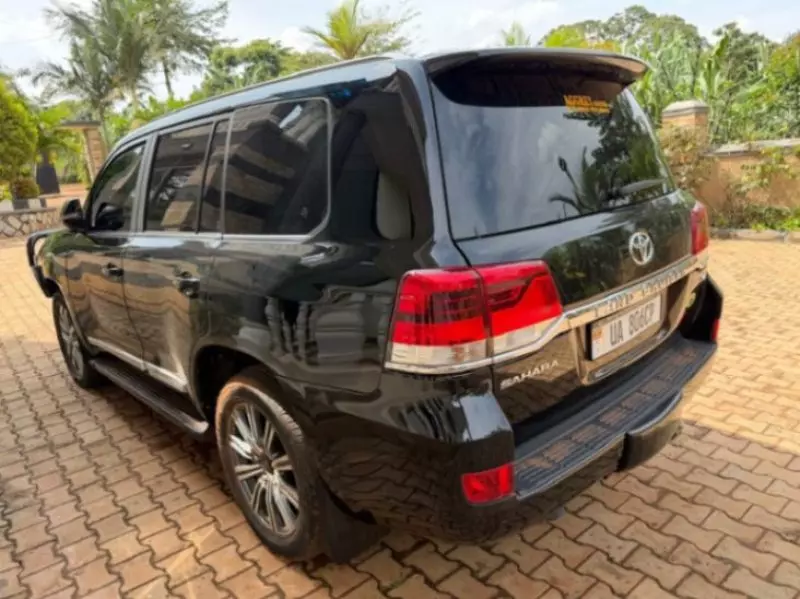 Toyota Landcruiser Sahara   - 2019