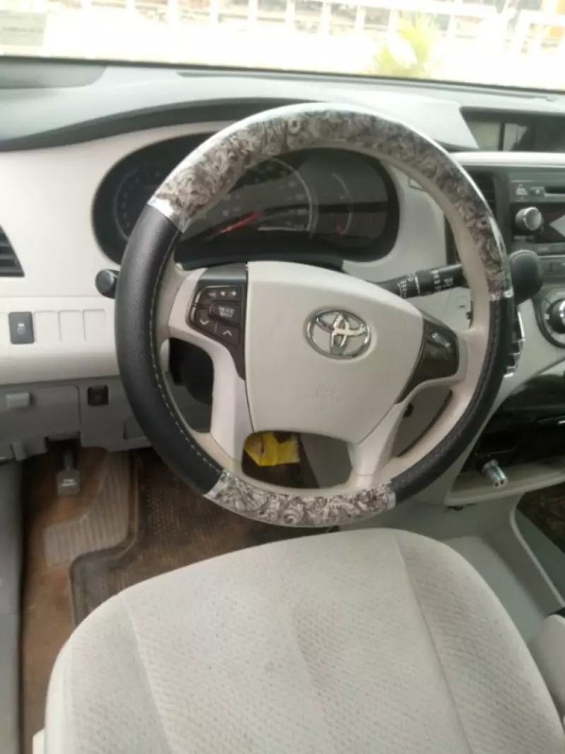 TOYOTA Sienna   - 2013