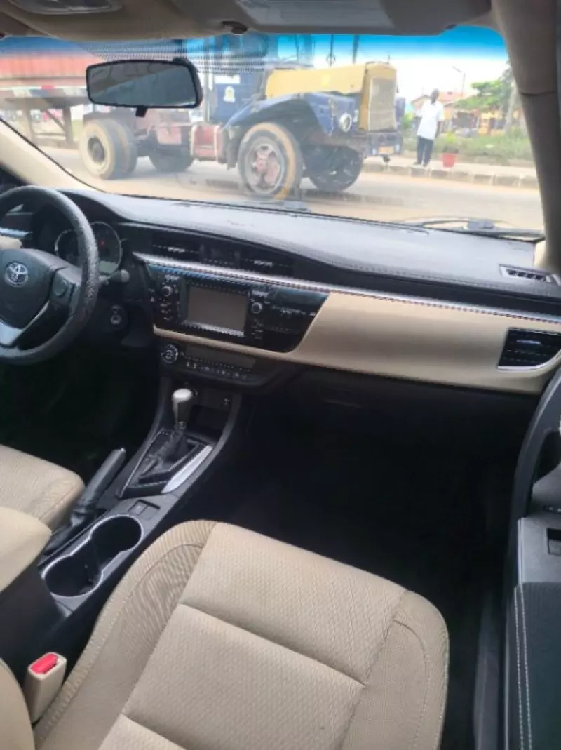 TOYOTA Corolla   - 2015